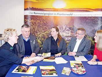 Manja Hünlein, Thomas Luger, Nicole Wittig, Markus Franz und Julia Beetz (von links) freuen sich auf den 1. Regio-Reisemarkt und den 1. Vereinstag am 23. März. Foto: Heike Schülein