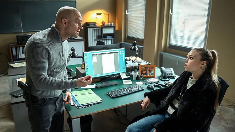 Einmal mehr muss sich Robert Heffler (J&uuml;rgen Vogel) den Herausforderungen als alleinerziehender Vater stellen. Umso mehr, da seine Tochter Carlotta (Lea Zo&euml; Voss) nun auch eine Polizeilaufbahn einschlagen will ...