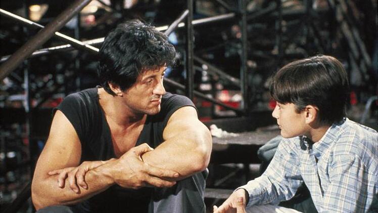 Der Trucker Lincoln Hawk (Sylvester Stallone, links) hat seine Ehefrau Christina und den Sohn Michael (David Mendenhall) verlassen.