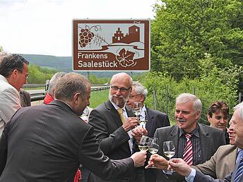 Einweihung der Hinweisschilder vor zwei Jahren: Frankens Saalestück ist ein Gemeinschaftsprojekt. Trotzdem wollen die Wartmannsröther Gemeinderäte eine Erhöhung des jährlichen Beitrags nicht mittragen. Das machten sie in der Sitzung deutlich.  Foto: Archiv/Schaar