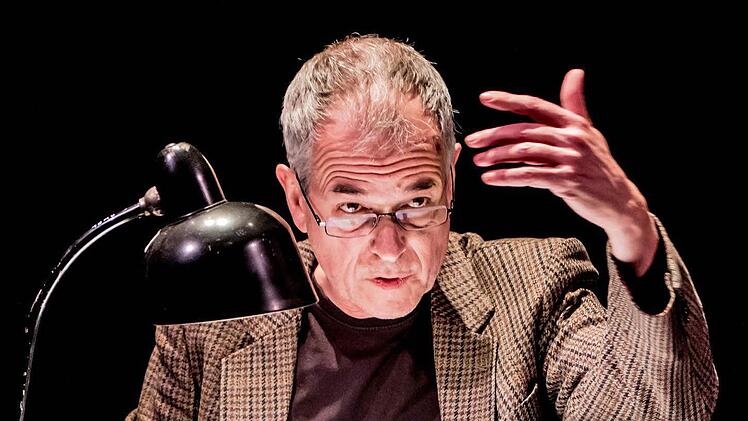 Impressionen vom Coburger Tankred-Dorst-Lesemarathon in der Reithalle_ Thomas Straus.Foto: Jochen Berger