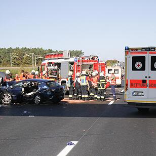 Schlimme Unfallserie auf der A9: Drei Personen schweben in akuter Lebensgefahr