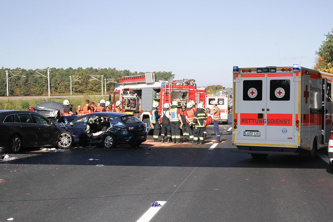 Schlimme Unfallserie auf der A9: Drei Personen schweben in akuter Lebensgefahr