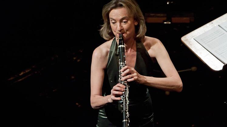 Umjubelte Solistin beim Coburger Sinfoniekonzert im Landestheater war die Klarinettistin Sabine Meyer. Fotos: Jochen Berger