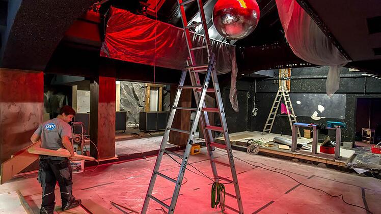 Fr&uuml;her wei&szlig;, jetzt dunkel: Hier wird bald wieder getanzt.  Foto: Anand Anders