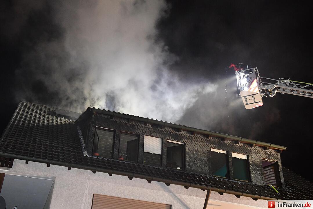 Feuer in Mehrfamilienhaus in Hallstadt im Landkreis Bamberg