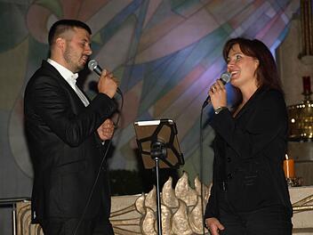 Viel Freude vermittelten Heike Gündisch und Alexander Pfriem beim Benefizkonzert in der Pfarrkirche St. Dionys. Foto: Stefan Geiger