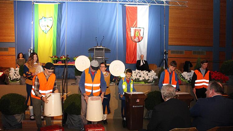 Klappern gehört zum Handwerk: Der Spielmannszug der FFW mal ganz anders  Evi Seeger