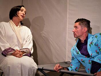 Eine spritzige Komödie voller Witz, Ironie und Sentimentalität lieferten Bernd Berleb und Lydia Starkulla in "Die Tür nebenan".Foto: Werner Reißaus