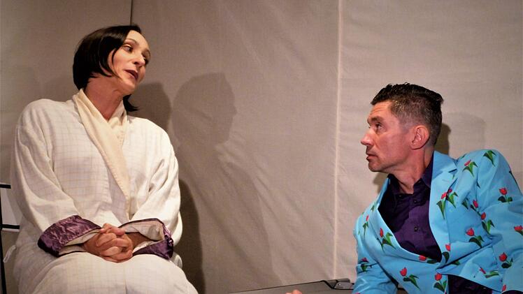 Eine spritzige Komödie voller Witz, Ironie und Sentimentalität lieferten Bernd Berleb und Lydia Starkulla in "Die Tür nebenan".Foto: Werner Reißaus