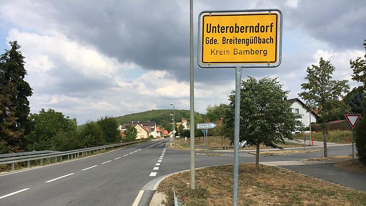Die Ortsdurchfahrt von Unteroberndorf , gesehen aus Richtung BreitengüßbachFoto: Anette Schreiber