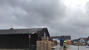 Erste Sturmschäden in Franken