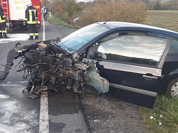 Der Ford wurde im Frontbereich v&ouml;llig zerst&ouml;rt.
