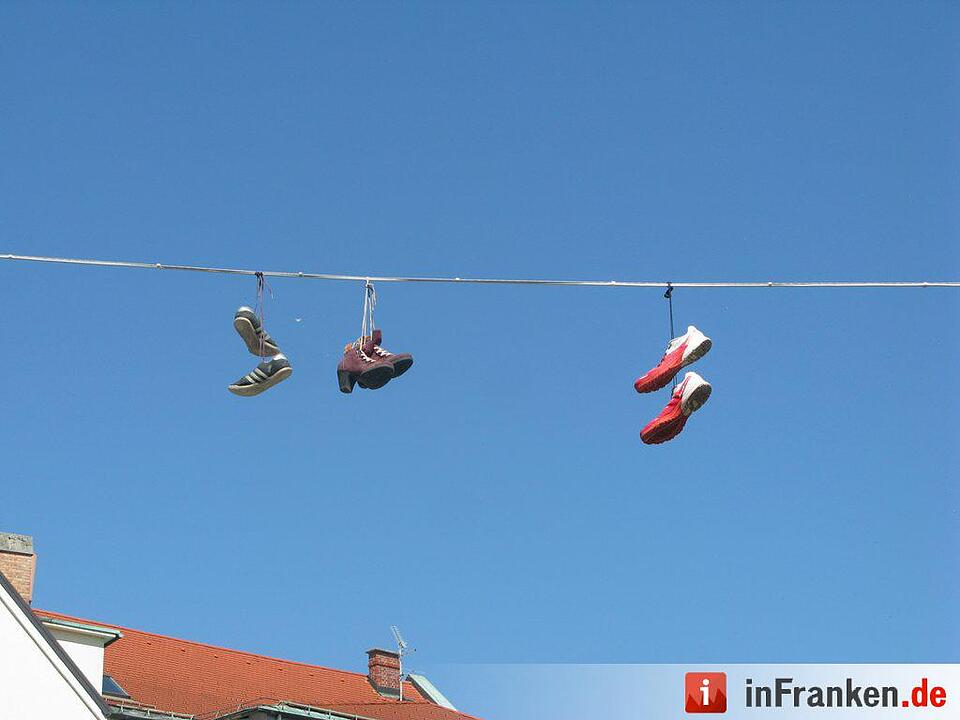 Kroatien: Schuhe an der Leine