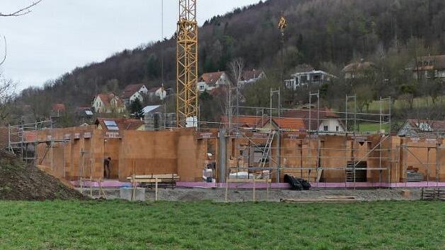 Das erste Gebäude am Schlehenweg entsteht schon. Foto: Paul Pöhlmann