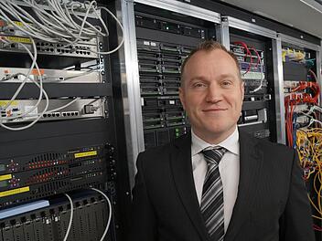 Jürgen Bischoff (37) ist nach 18 Jahren fernab der Heimat zurückgekehrt und arbeitet nun als IT-Leiter im Landratsamt. Foto: Melanie Hofmann