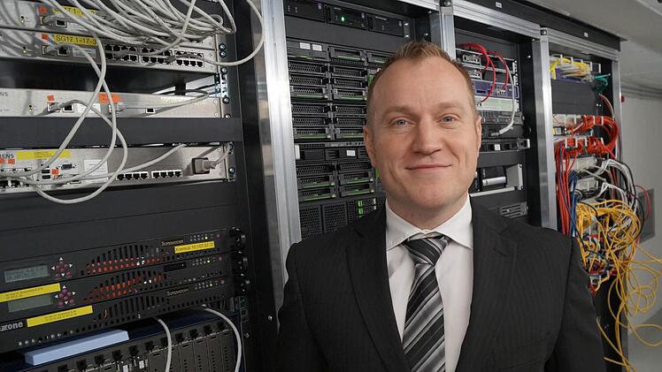 Jürgen Bischoff (37) ist nach 18 Jahren fernab der Heimat zurückgekehrt und arbeitet nun als IT-Leiter im Landratsamt. Foto: Melanie Hofmann