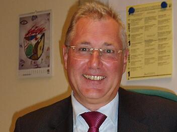Schulamtsdirektor Josef Hammerl ging zum 1. Juli in Pension. Foto: Archiv