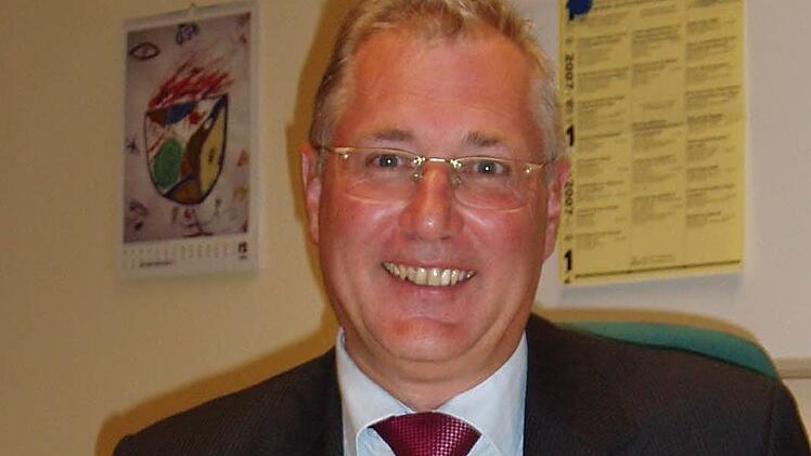 Schulamtsdirektor Josef Hammerl ging zum 1. Juli in Pension. Foto: Archiv