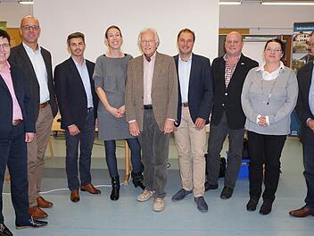 Damit möglichst viele auch im Alter ein selbstbestimmtes Leben führen können, hatte die Kreuzbergallianz zusammen mit dem Landkreis Bad Kissingen zu einem Informationsabend ins Haus der Schwarzen Berge eingeladen. Foto: Sebastian Vogt