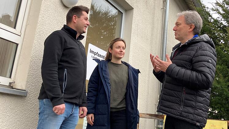 Kronach: Landrat besucht Impfzentrum vor Schlie&szlig;ung und dankt Beteiligten - "grandiose Teamleistung"