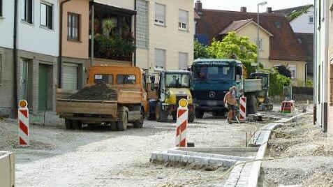 Kaum zu erkennen ist die Memmelsdorfer Hauptstraße. Nur langsam nimmt   der zweite Bauabschnitt nach den Erdarbeiten Konturen an.