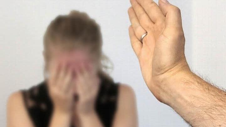 Eine Ohrfeige mit der flachen Hand: Einem Ehemann ist vor einigen Monaten gegenüber seiner Ehefrau - salopp gesprochen - unter anderem die Hand ausgerutscht.  Symbolfoto: Sarah Dann