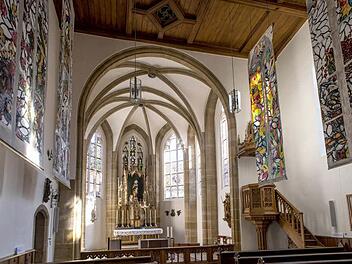 Blick in die Kirche St. Elisabeth mit den Entwürfen von Markus Lüpertz Foto: Bernhard Kümmelmann