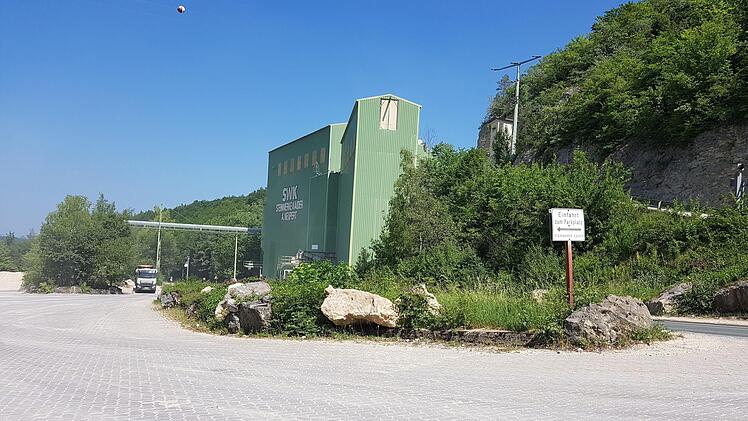 Die Steinwerke Neupert denken über ein neues Abbaugebiet südöstlich von Kümmersreuth nach.