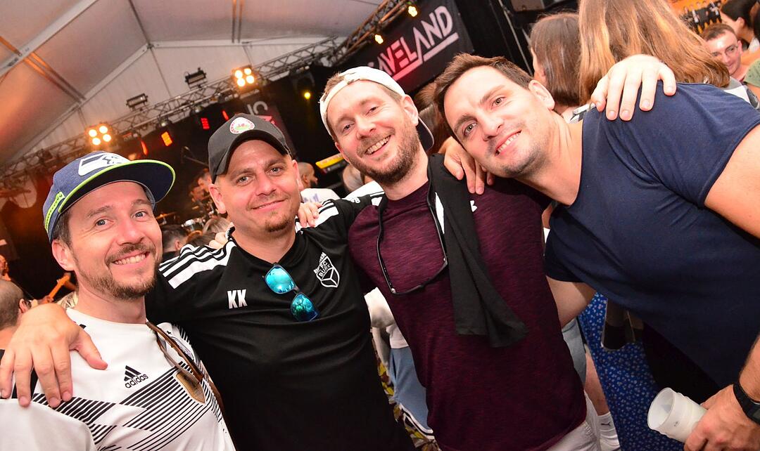 Party mit der Band "CAVELAND"