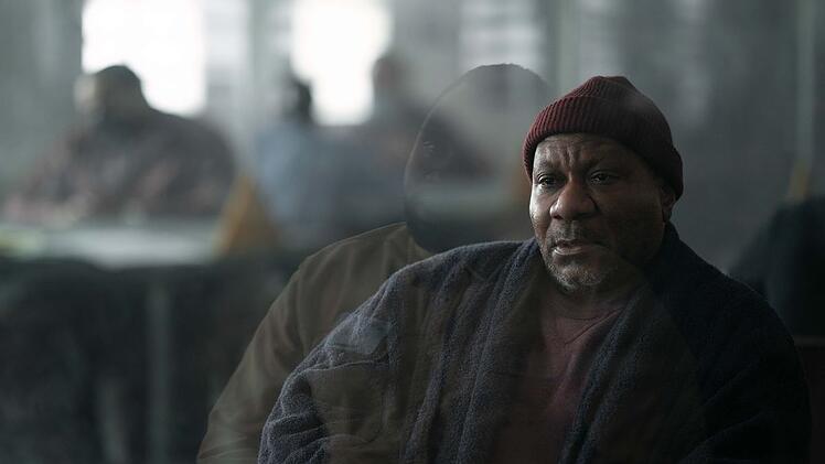 Ving Rhames spielt Rays Vater, der schon lange im Knast sitzt. Rays weiße Ziehmutter ist die langjährige Freundin des Vaters. Zu seinem Erzeuger hat Ray ein äußerst angespanntes Verhältnis.