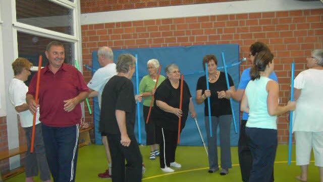 Funktionstraining: Alle Übungen sind eigens auf Osteoporose abgestimmt. Die Selbsthilfegruppe trifft sich einmal wöchentlich.Foto: privat