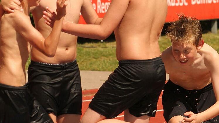 Bei brasilianischen Temperaturen war eine solche Erfrischung zwischen den Spielen Gold wert. Die Sander nutzten sie. Foto: Günther Geiling