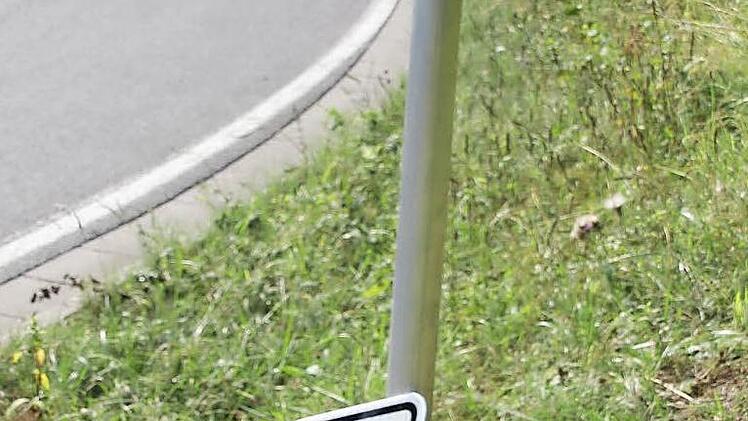 Fachmännisch durchtrennt: Vermutlich mit einer Flex wurde der Schildbürgerstreich im August 2013 vollzogen. Foto: Ralf Kestel