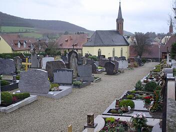 Eine umfassende Umgestaltung erhält der Euerdorfer Friedhof, der den Markt allerdings dazu zwingt andere Sanierungsmaßnahmen zu verschieben.  Foto: Winfried Ehling