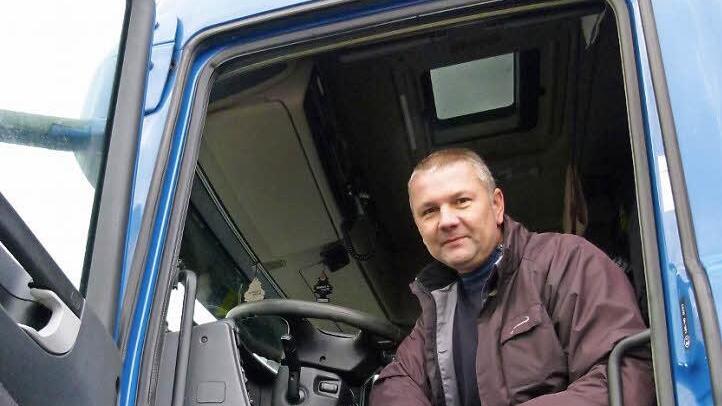 My Truck is my Castle: Jaroslaw Gonza muss Weihachten fern der Heimat im Führerhaus verbringen.