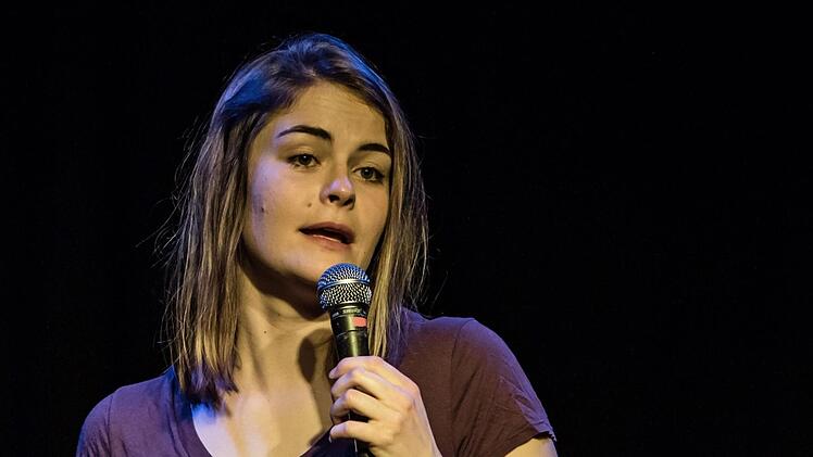 Reichlich Applaus beim Coburg-Debüt: Hazel Brugger gastierte im Jugendzentrum Domino.Foto: Jochen Berger