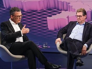 CDU-Politiker Roderich Kiesewetter (links) kritisierte bei "Maischberger" die Ukraine-Politik von Bundeskanzler Friedrich Merz.