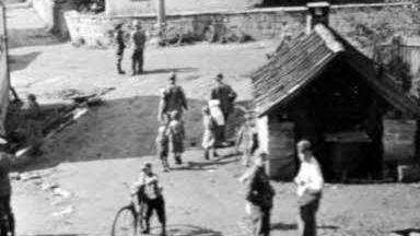 Diese historische Aufnahme zeigt einen ehemalige Gemeinde-Backofen von Hassenbach. Die Tradition des gemeinschaftlichen Backens ist dort bis heute erhalten. Wer mehr erfahren will, kann nächstes Wochenende an einem Backkurs teilnehmen. Fotos: Straub