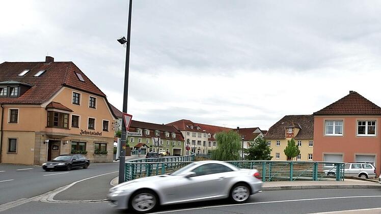 An der Straßengabelung Bamberger Straße/Angerstraße in Bad Staffelstein gibt es jetzt gleich vier Einkehrmöglichkeiten auf engem Raum. Foto: Dominic Buckreus