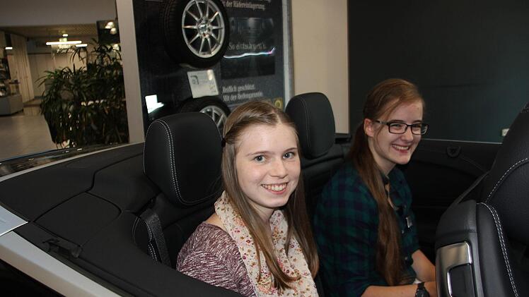 Binnen weniger Minuten kamen die jungen Teilnehmer miteinander ins Gespräch: Kontakt in schnellen Autos.Veronika Schadeck