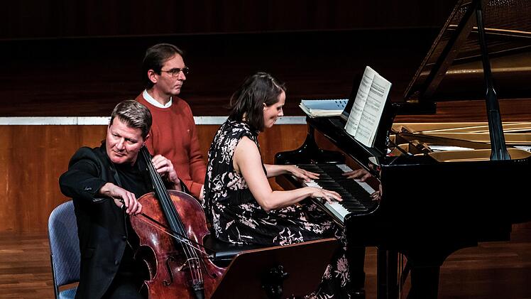 Lázló Fenyö und Julia Okruashvili bei ihrem Auftritt im Kongresshaus Rosengarten in Coburg.Foto: Jochen Berger