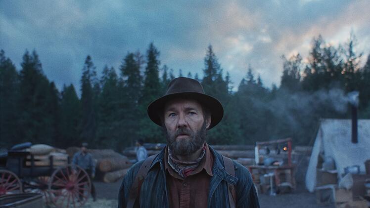 Als Tagel&ouml;hner zieht Robert Grainier (Joel Edgerton) durch die USA des fr&uuml;hen 20. Jahrhunderts.