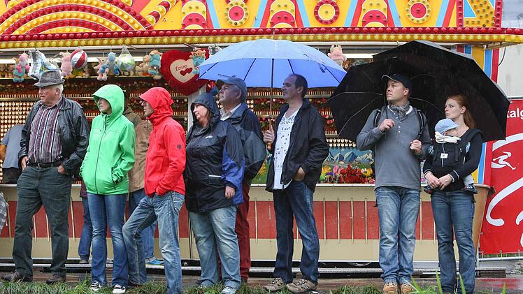 Die Zuschauer am Sonntag beim Fischerstechen. Foto: Riegerpress