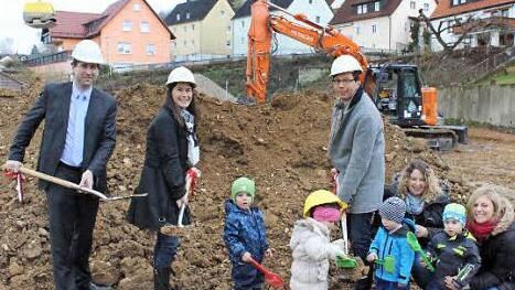Spatenstich mit Landrat Ulm (l.) und Ebermannstadts Bürgermeisterin Christiane Meyer (2.v.l.)  Foto: fra-press