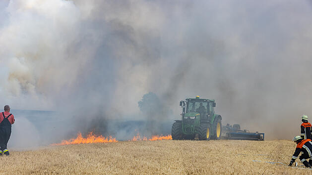 Brand im Kreis Bamberg: Riesige Rauchwolke - mehrere Feuerwehren im Einsatz