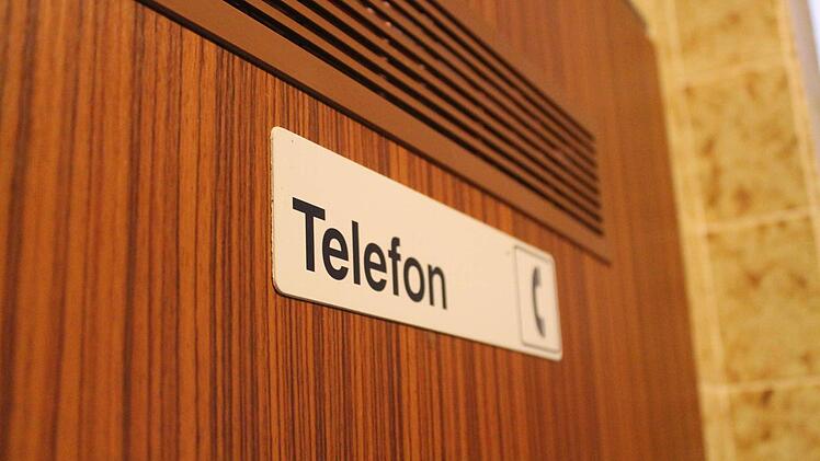 Hinter dieser Tür ist der Telefonraum im Gasthof Dinkel.