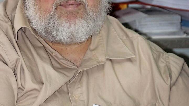 Herbert Geier zeigt den Brief mit der Auftragsbestätigung, die er von der mexikanischen Firma vor ein paar Tagen erhalten hat. Foto: Tobias Kindermann