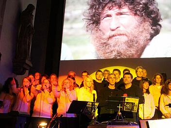 Der Chor des Evangelischen Freundeskreises Hof beim "Er"-Konzert in Kronach Foto: Mariell Dörrschmidt