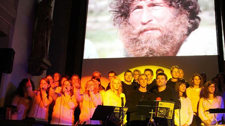 Der Chor des Evangelischen Freundeskreises Hof beim "Er"-Konzert in Kronach Foto: Mariell Dörrschmidt